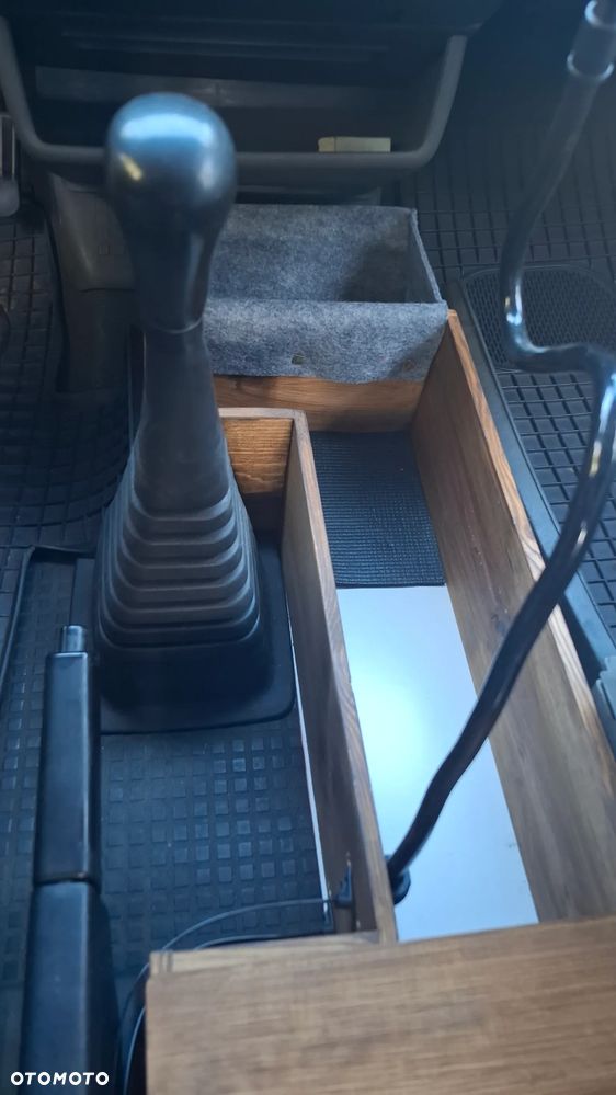 Volkswagen Caravelle - 21