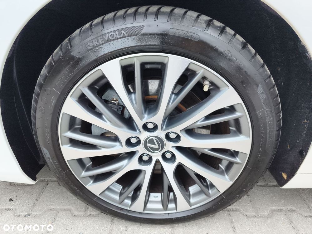 Lexus ES - 16