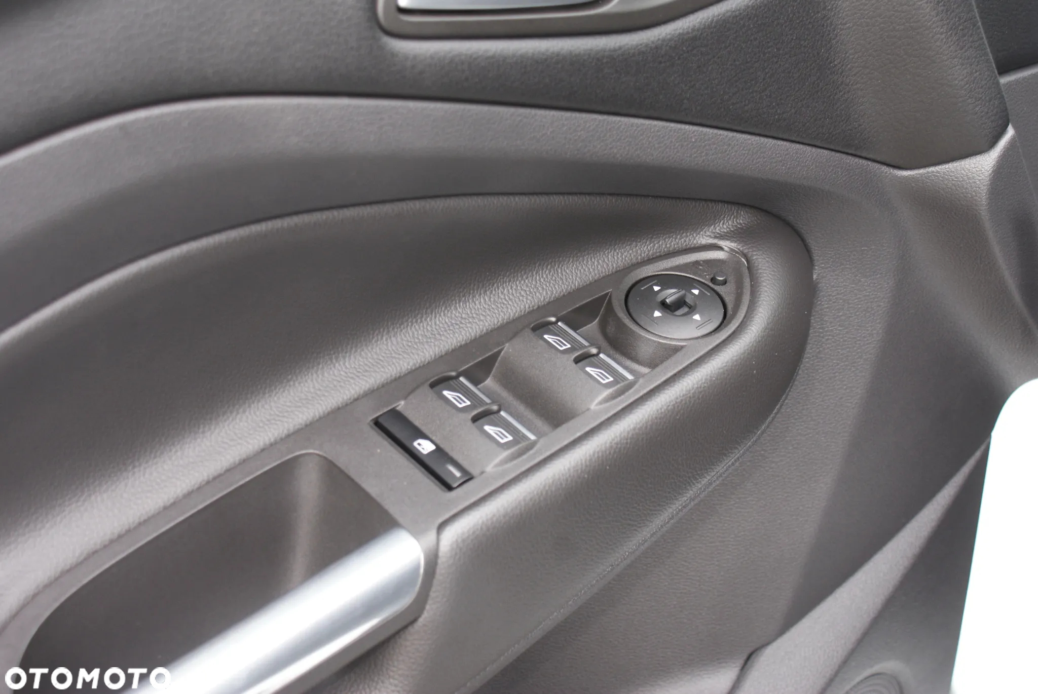 Ford Kuga - 4