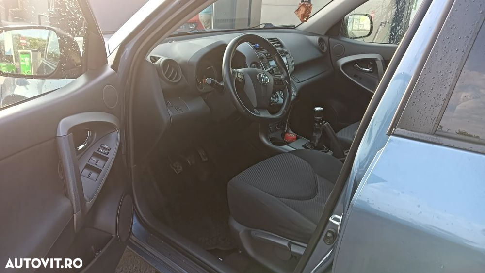 Toyota RAV4 - 7