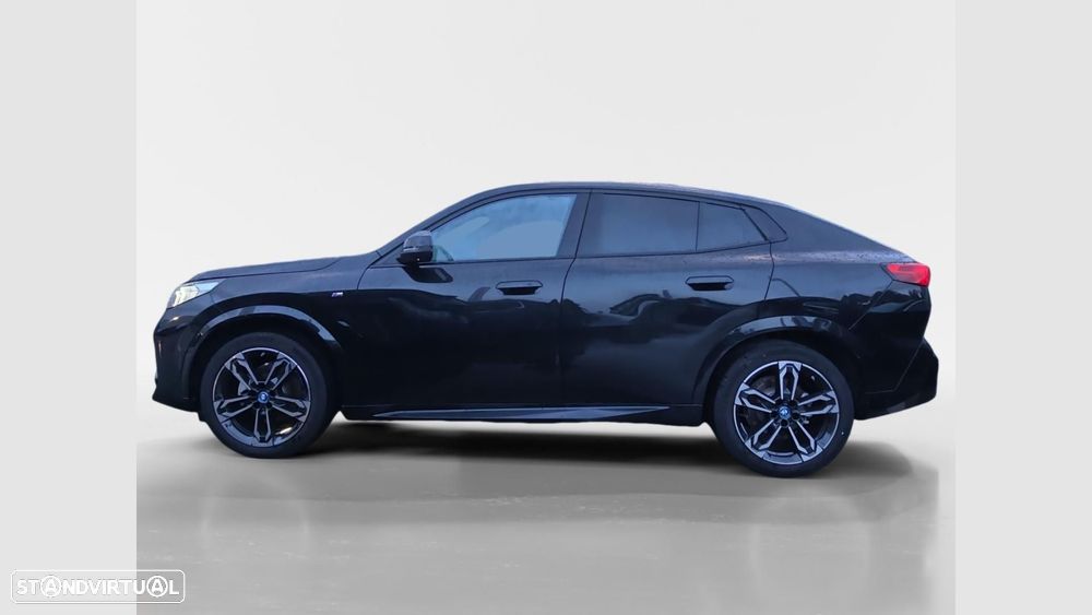BMW iX2 eDrive20 Edição Desportiva M - 9