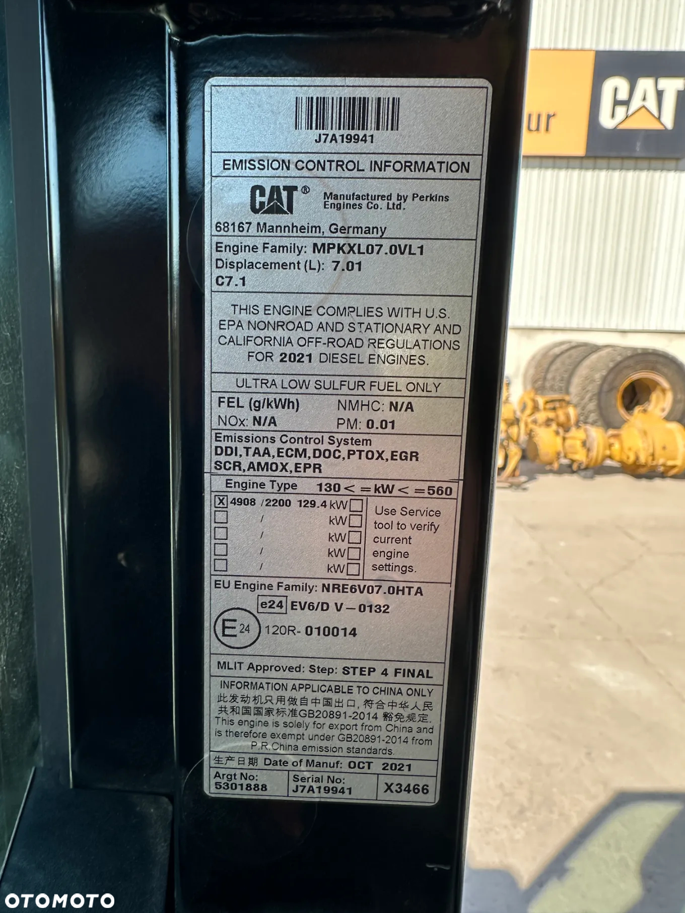 Caterpillar 323 - 12