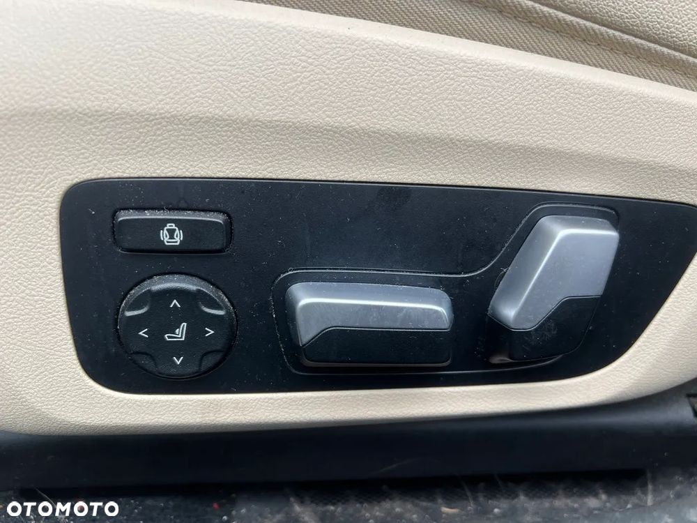 BMW Seria 3 330i Luxury Line - 25