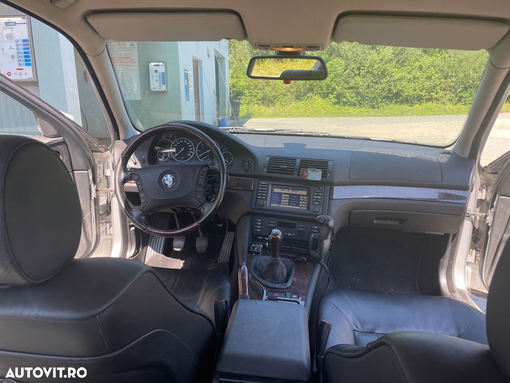 BMW Seria 5 520d Touring - 4