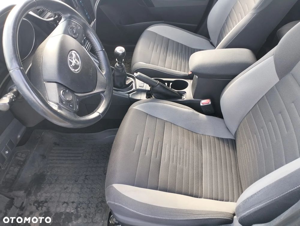 Toyota Auris 1.6 Premium - 8