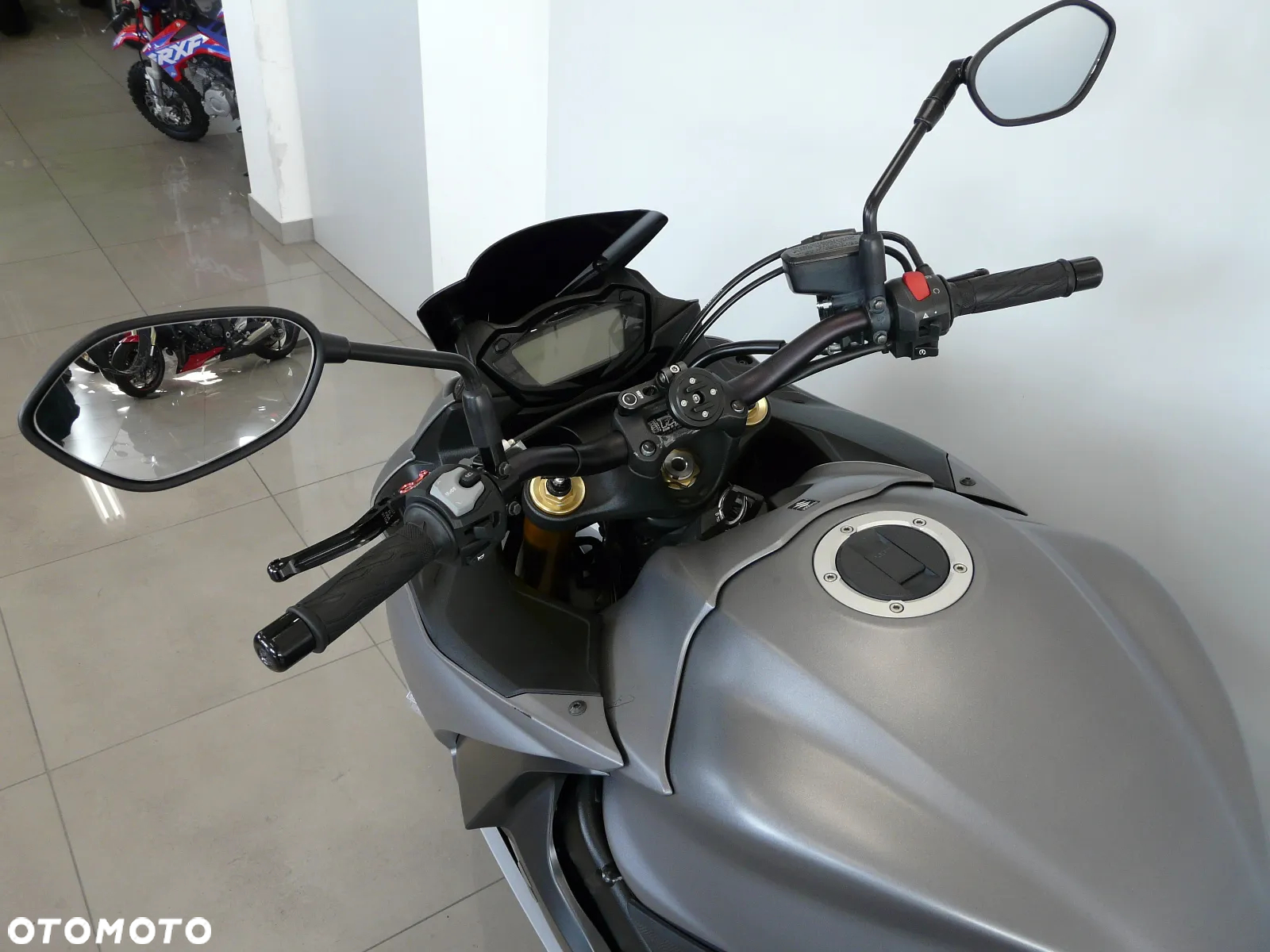 Suzuki GSX 1000 - 11
