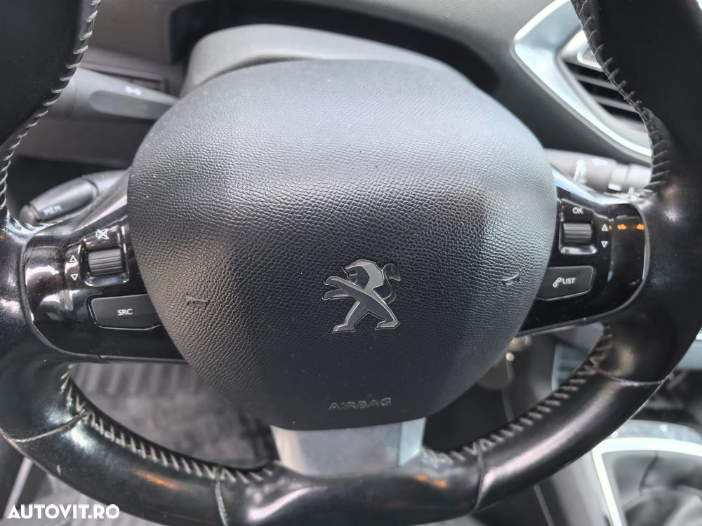 Peugeot 308 1.2 L PureTech Turbo Allure - 11