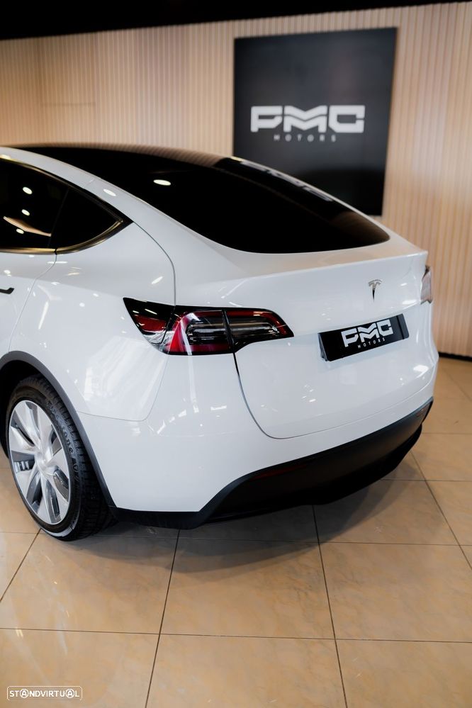 Tesla Model Y Long Range Dual Motor AWD - 46