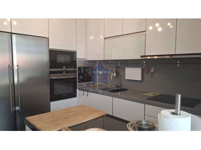 Moradia T4 com 4 casas de banho e jardim - Grande imagem: 4/15