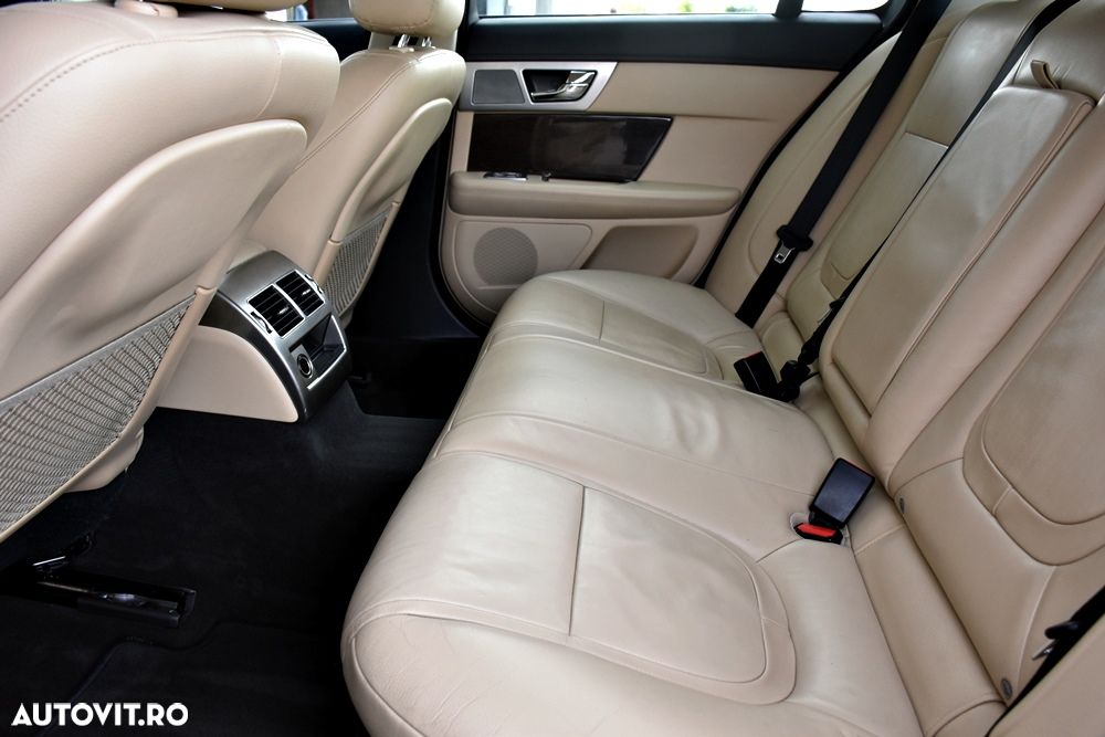 Jaguar XF 2.2 - 15