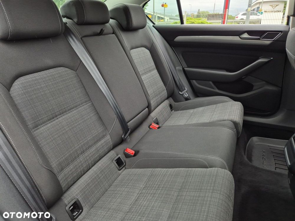 Volkswagen Passat 2.0 TSI Business DSG - 16