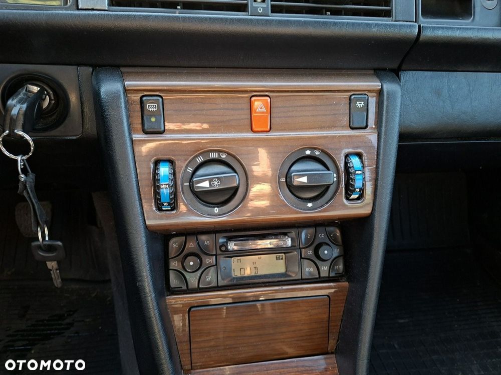 Mercedes-Benz Klasa E 200 - 17