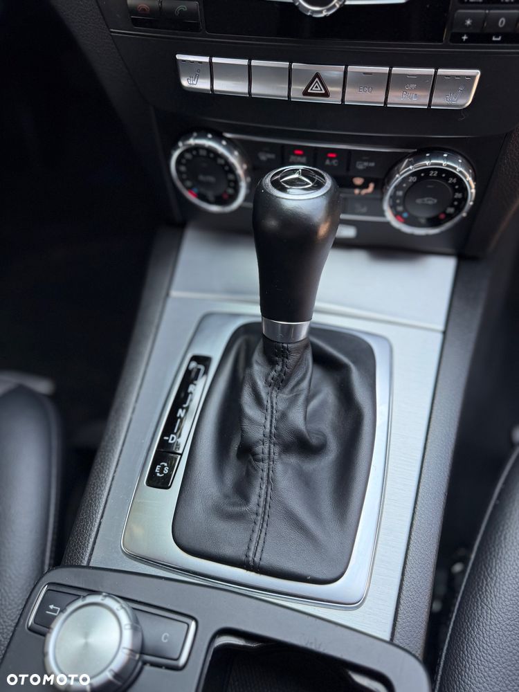 Mercedes-Benz Klasa C 180 CGI Automatik BlueEFFICIENCY Avantgarde - 19