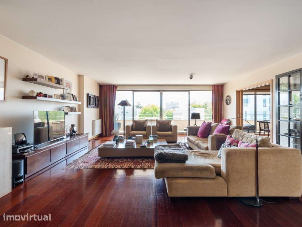 T3+1 Duplex no último piso, com amplos terraços e 3 lugares de garagem - Grande imagem: 4/30