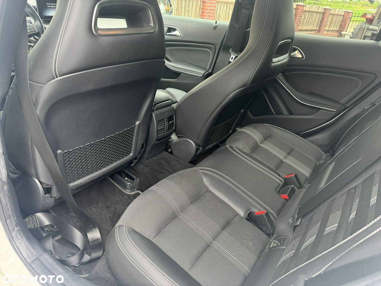 Mercedes-Benz GLA 200 7G-DCT - 11