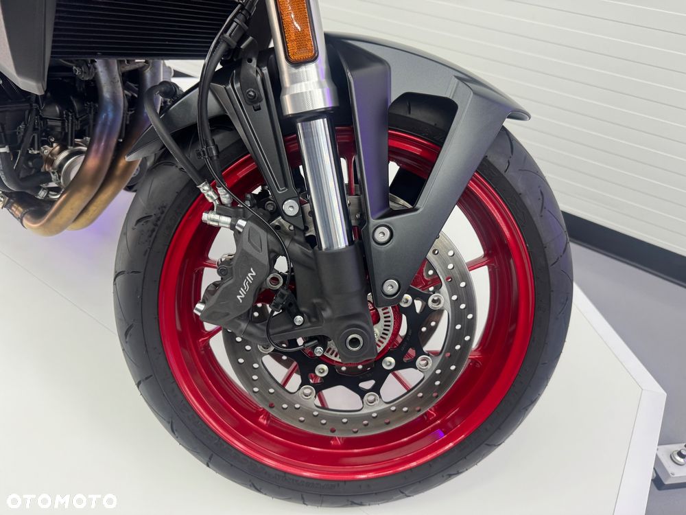 Suzuki GSX - 9