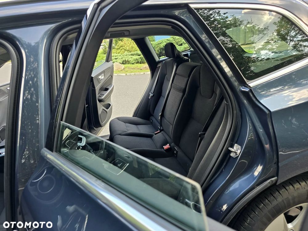 Volvo XC 60 B5 B AWD Momentum Pro - 31