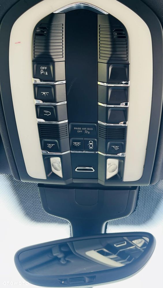 Porsche Cayenne - 2
