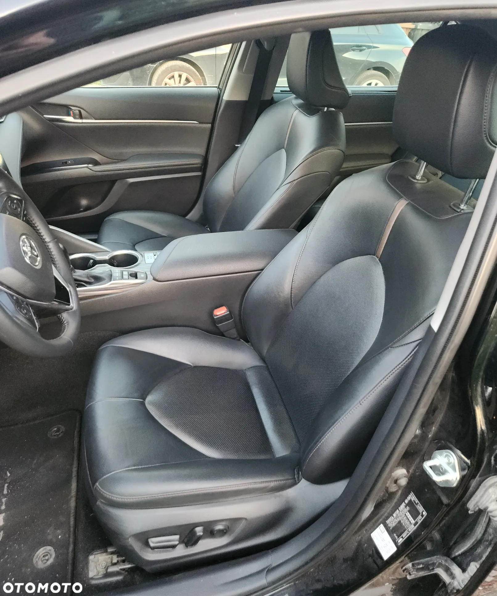 Toyota Camry 2.5 Hybrid Executive CVT - 8