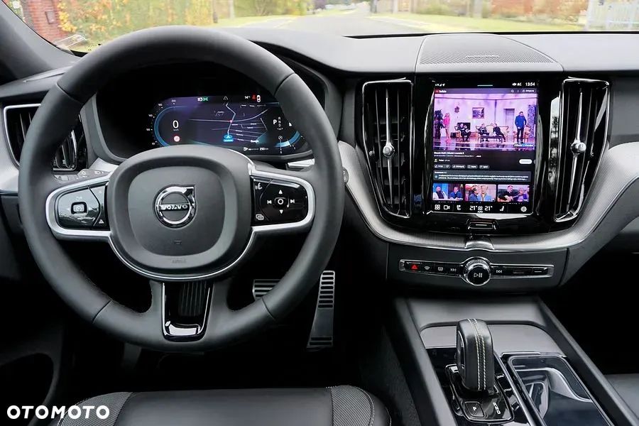 Volvo XC 60 B4 D AWD Plus Dark - 32