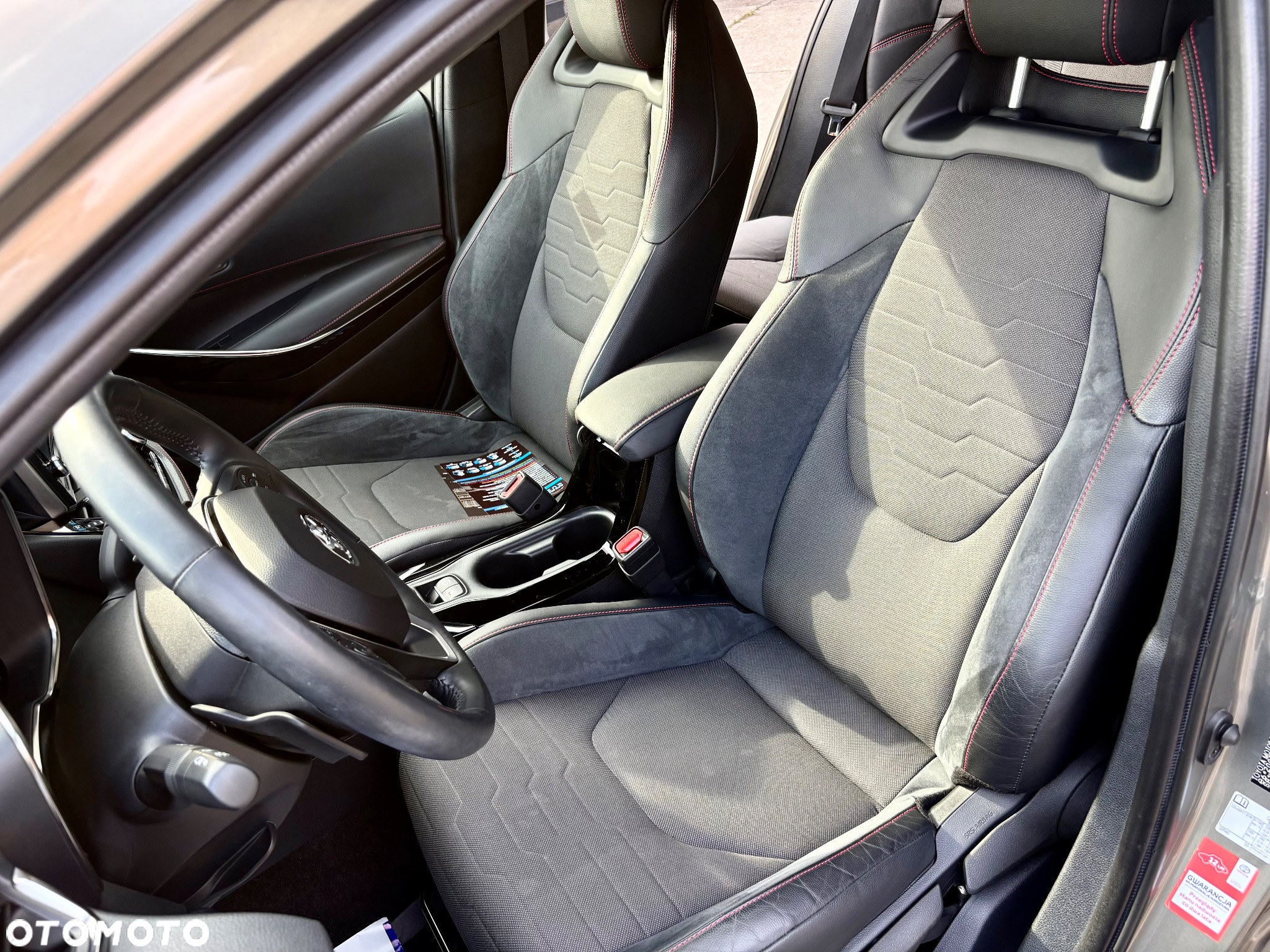 Toyota Corolla 2.0 Hybrid Executive - 14