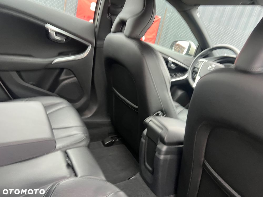 Volvo V40 D3 Momentum - 24