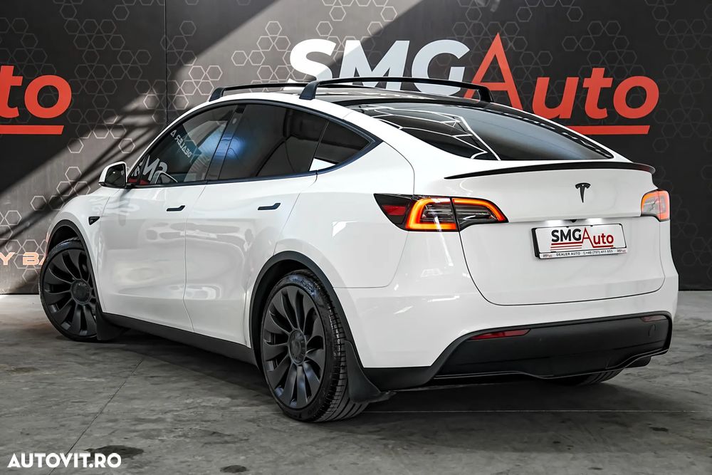 Tesla Model Y - 7