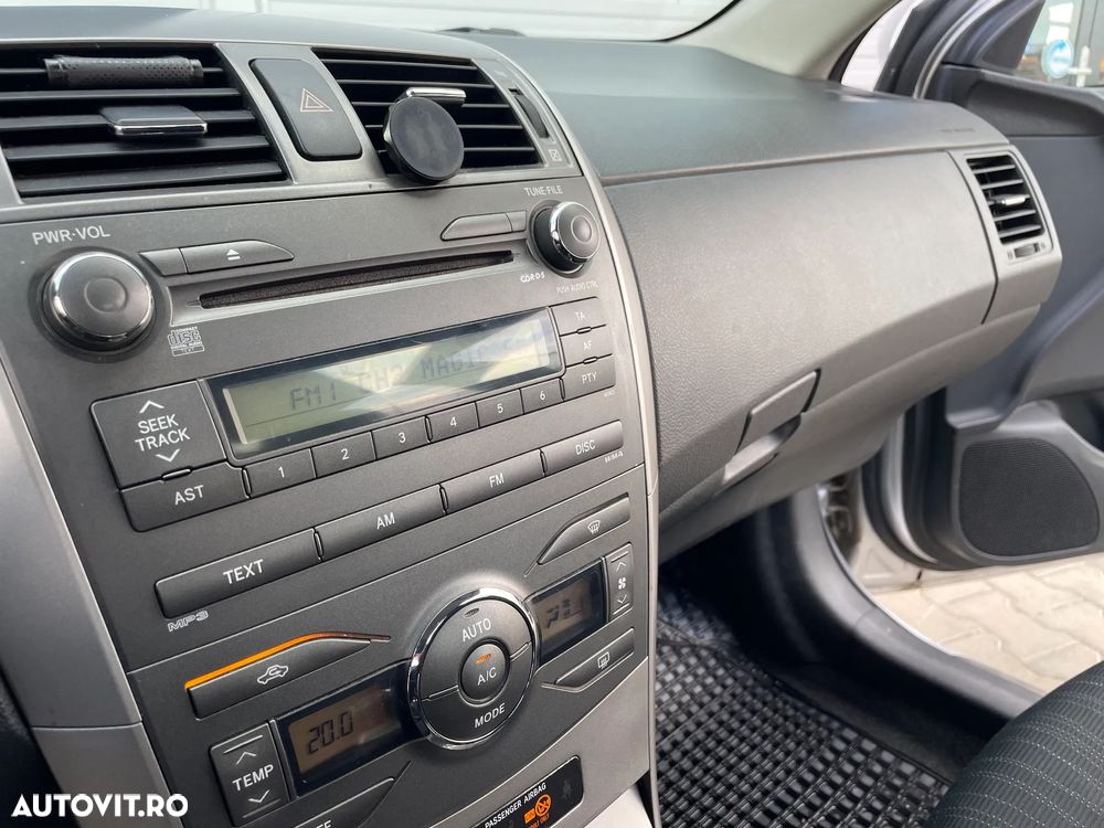 Toyota Corolla 1.4 D-4D Sedan Terra - 19