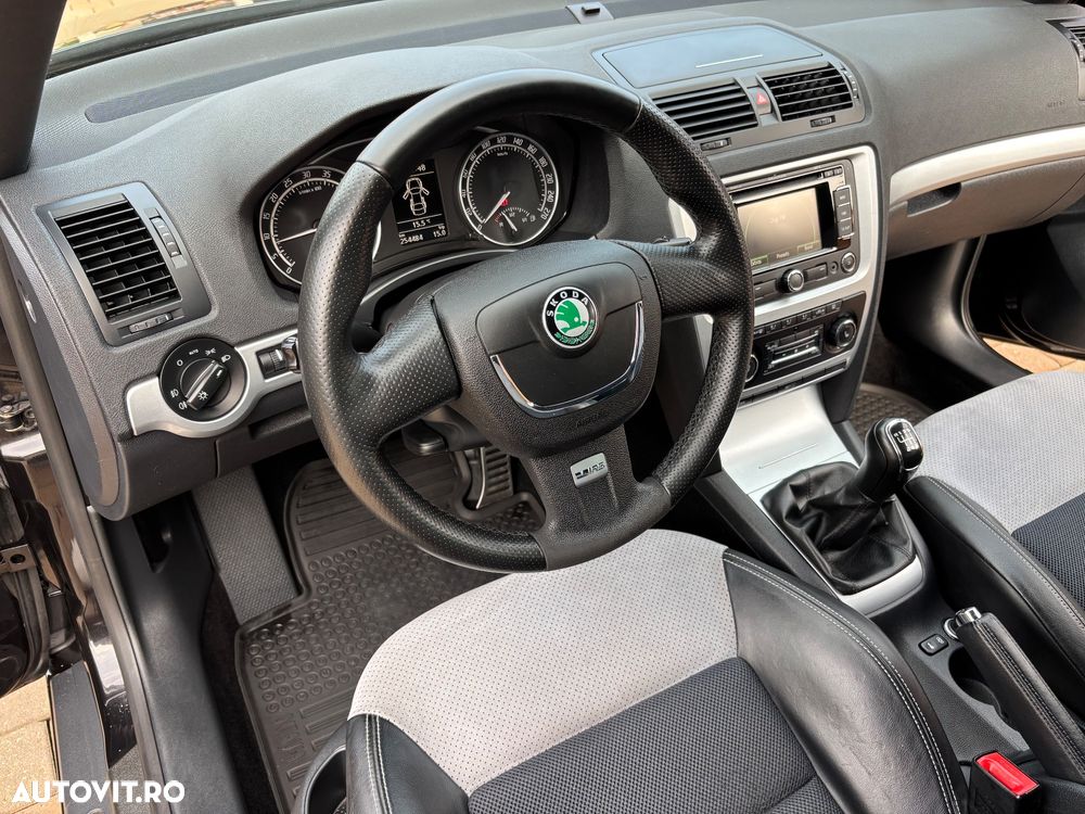Skoda Octavia Combi 2.0 TDI RS - 13