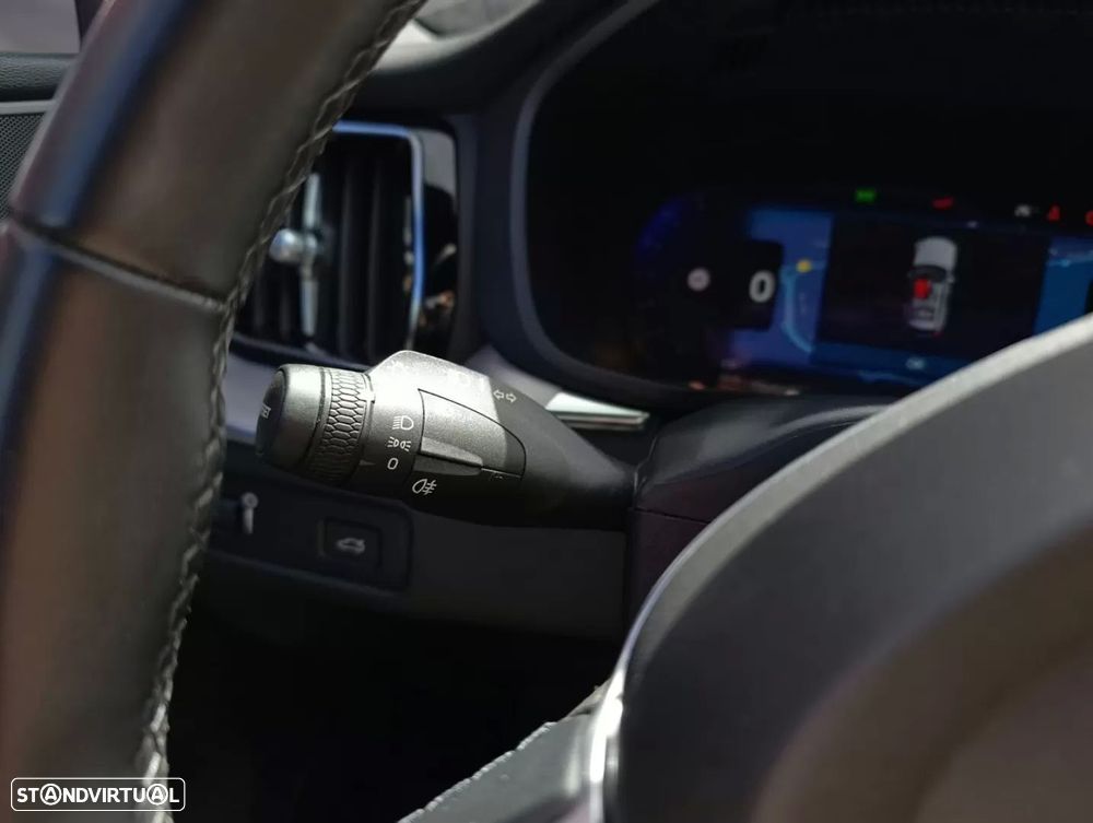 Volvo XC 60 2.0 B4 R-Design - 9