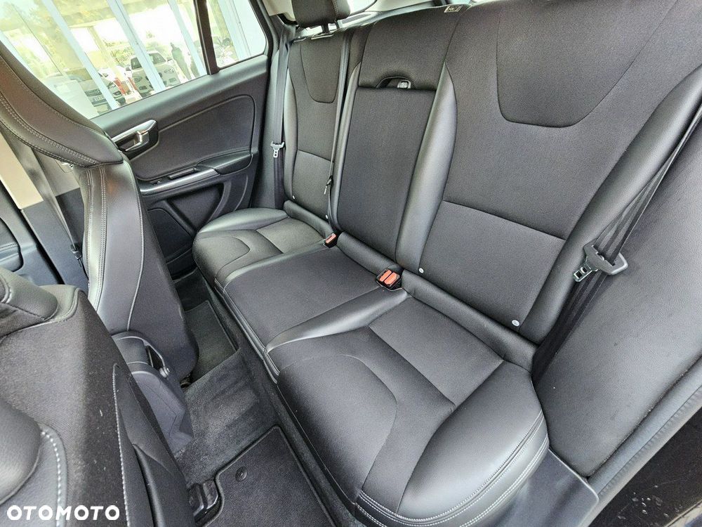 Volvo V60 Cross Country D4 Geartronic Kinetic - 14