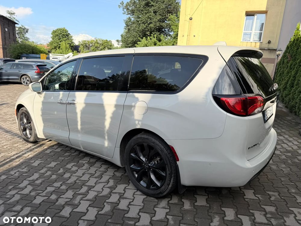 Chrysler Pacifica - 7