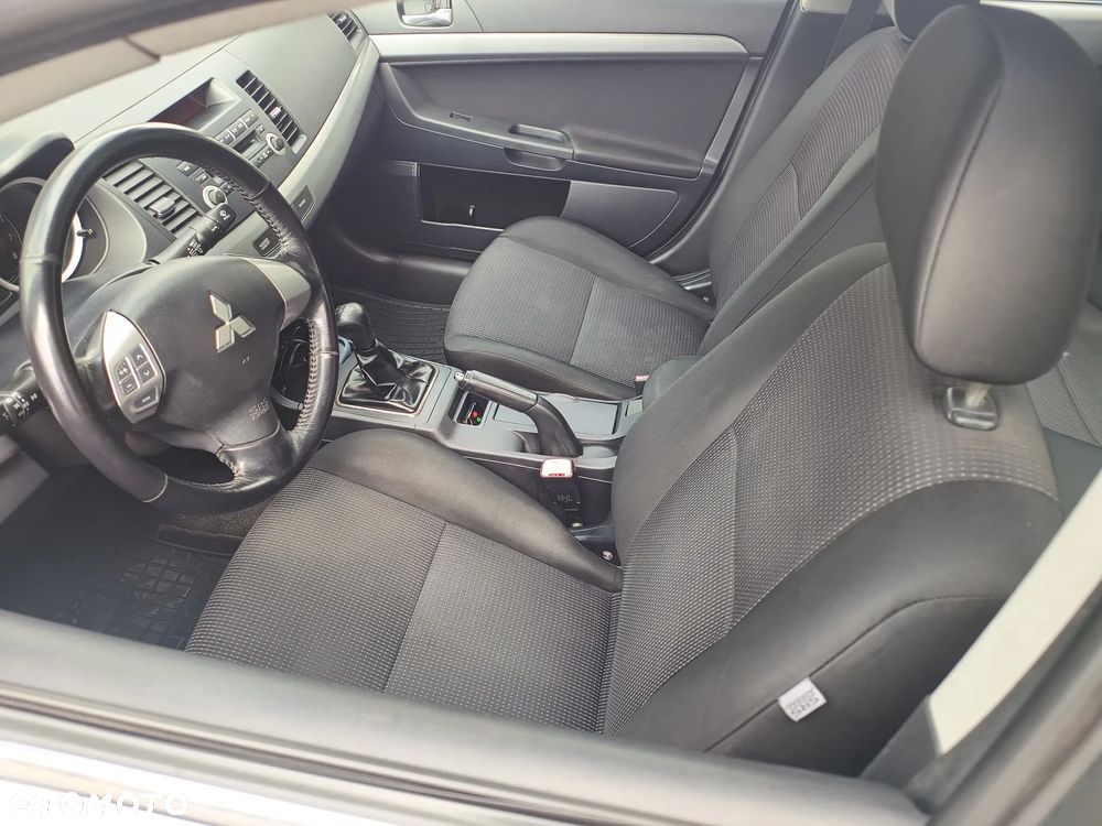 Mitsubishi Lancer 1.5 Invite - 7