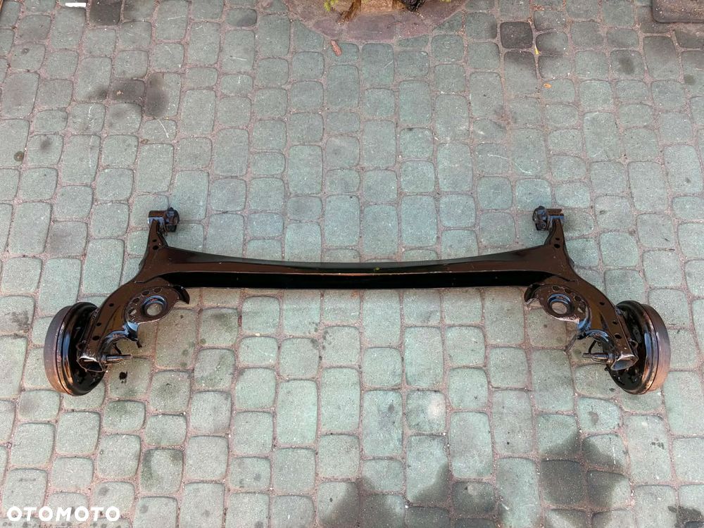 Tylna belka toyota yaris 1 yaris 1 verso Bębny ABS Orginał bez rdzy super stan import italy - 4