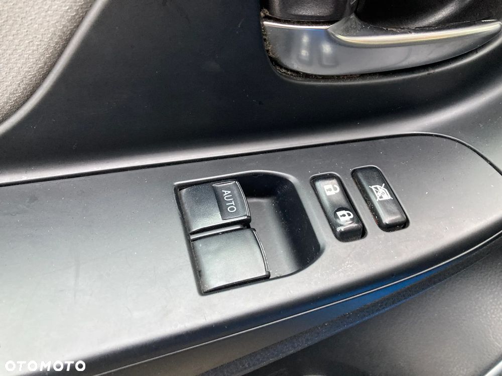 Toyota Yaris Hybrid 100 Premium - 10