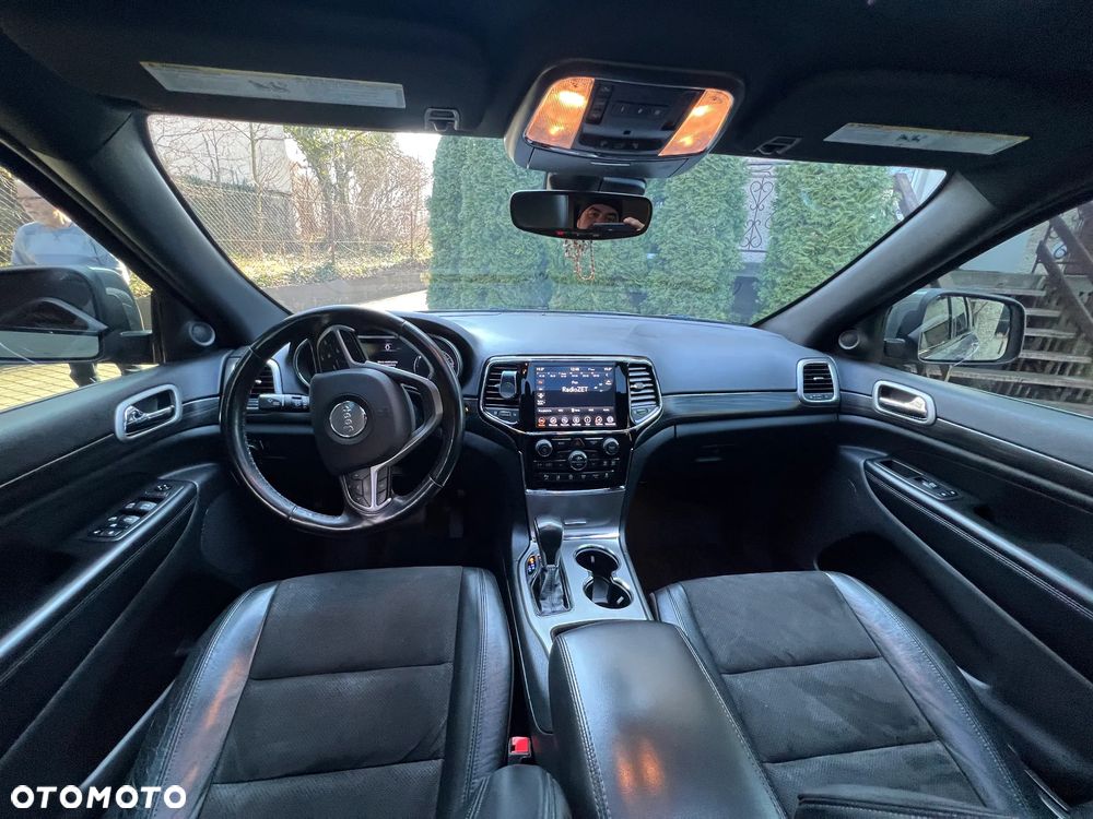 Jeep Grand Cherokee - 22