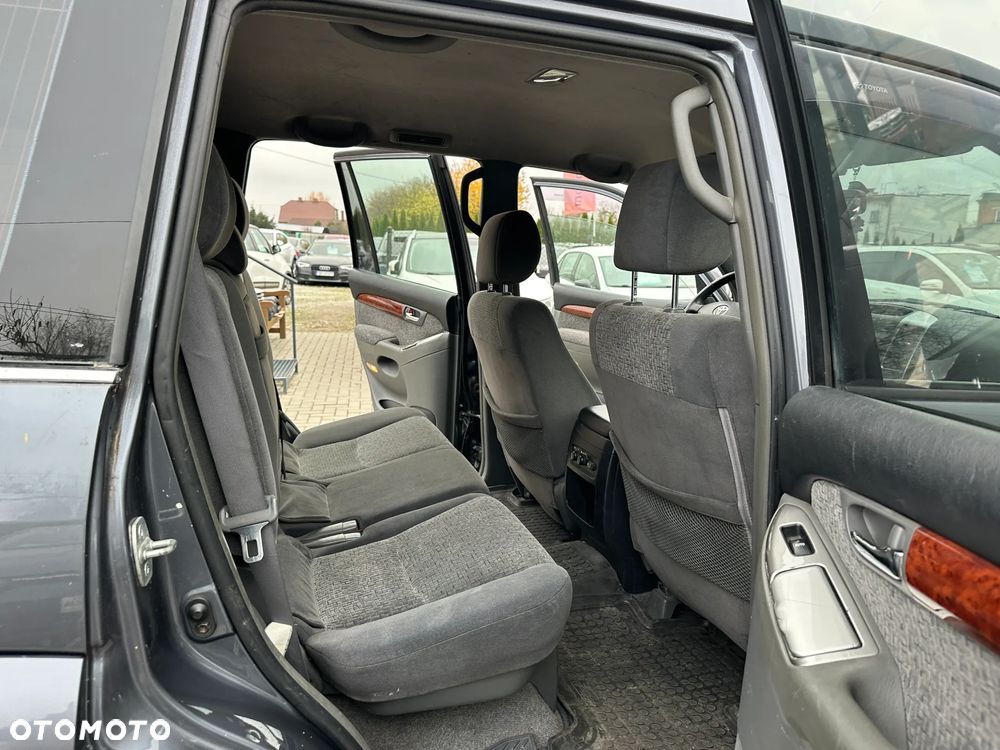 Toyota Land Cruiser - 22