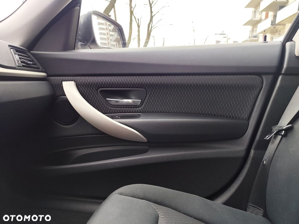 BMW 3GT 318d Business Edition - 26