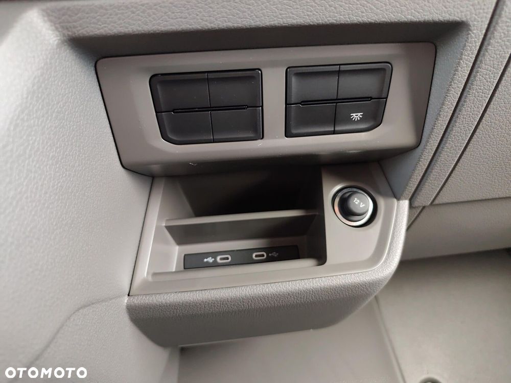 Volkswagen Crafter 35 furgon 177km Automat 3640 - 21