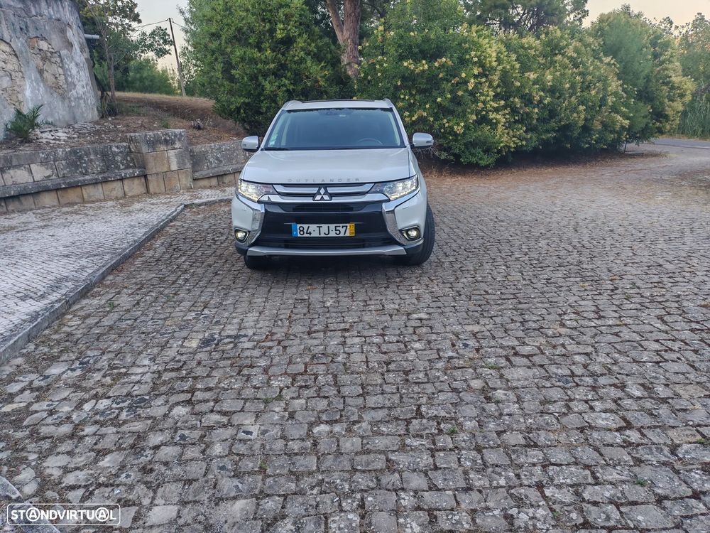 Mitsubishi Outlander 2.2 DI-D Instyle Navi - 1