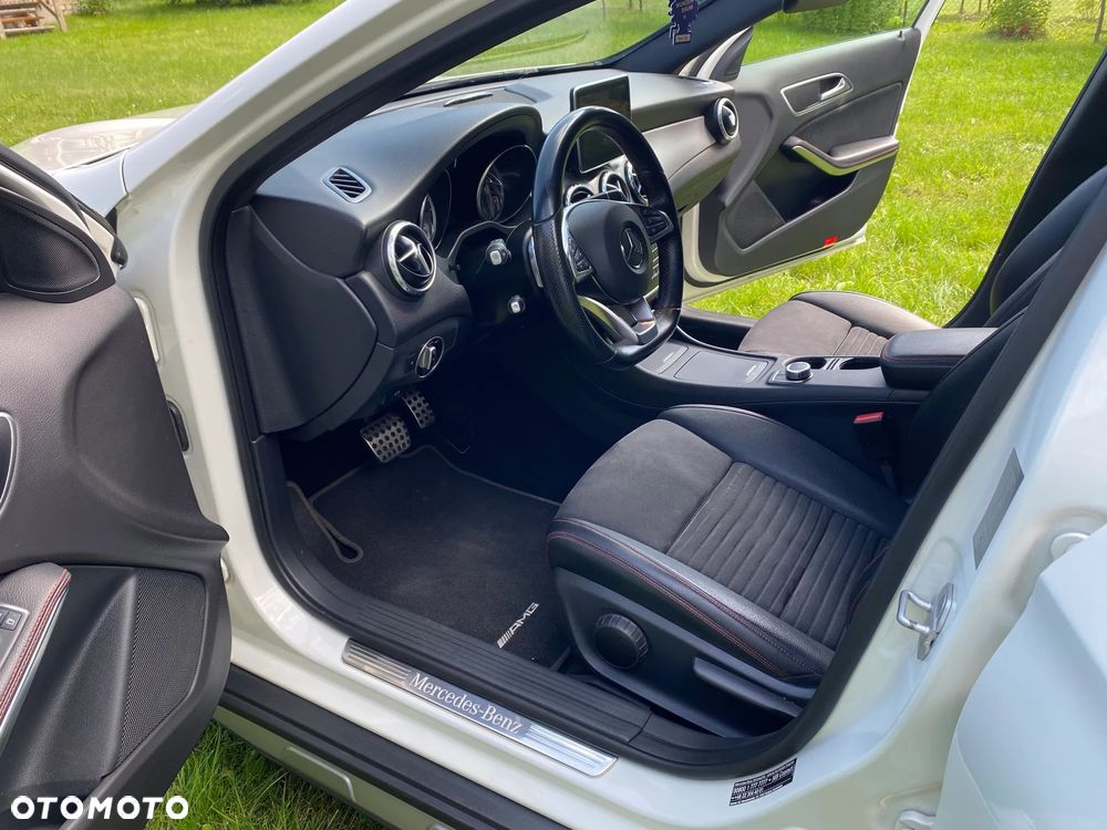 Mercedes-Benz GLA - 9