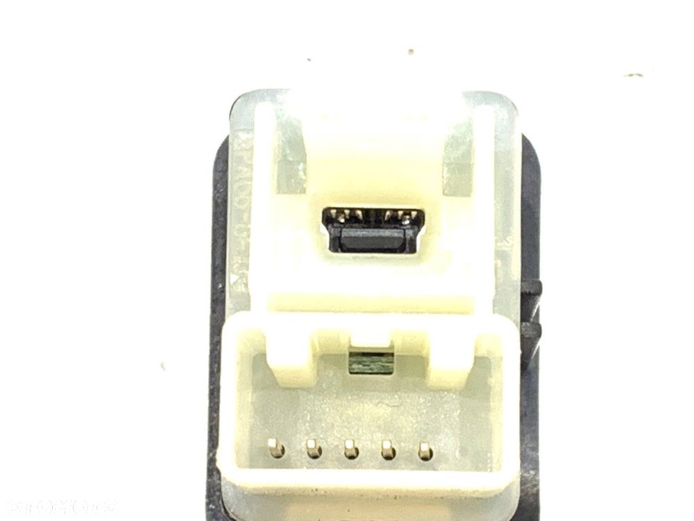 GNIAZDO USB  CHEVROLET CRUZE (J300) 2009 - 2022 1.6 91 kW [124 KM] benzyna 2009 - 2022 25832462 - 3