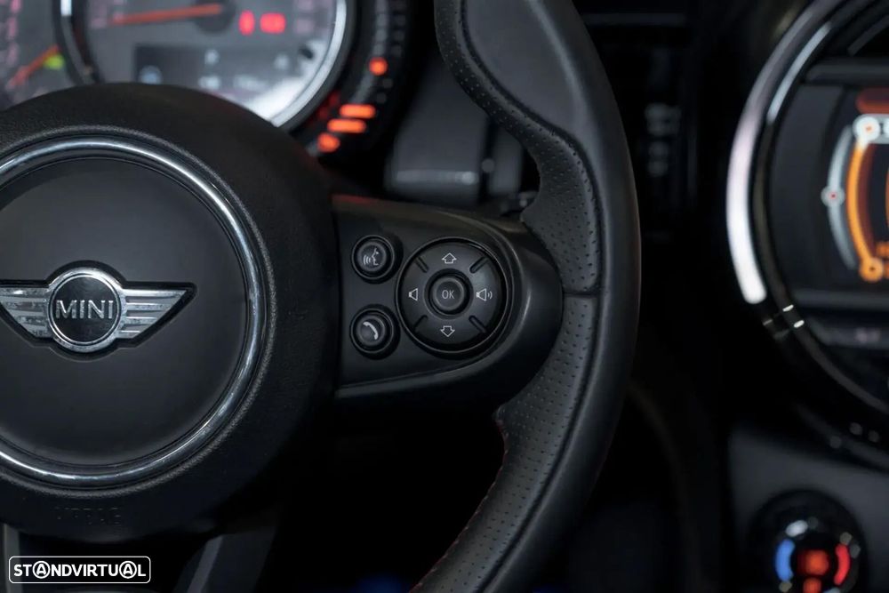 MINI 5 Portas Cooper D Auto - 13