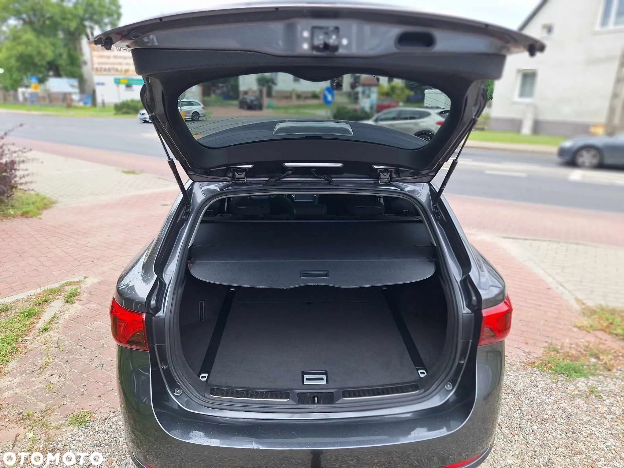 Toyota Avensis 2.0 D-4D Premium - 11