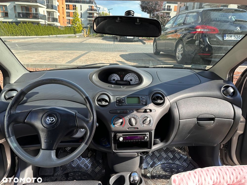 Toyota Yaris - 8
