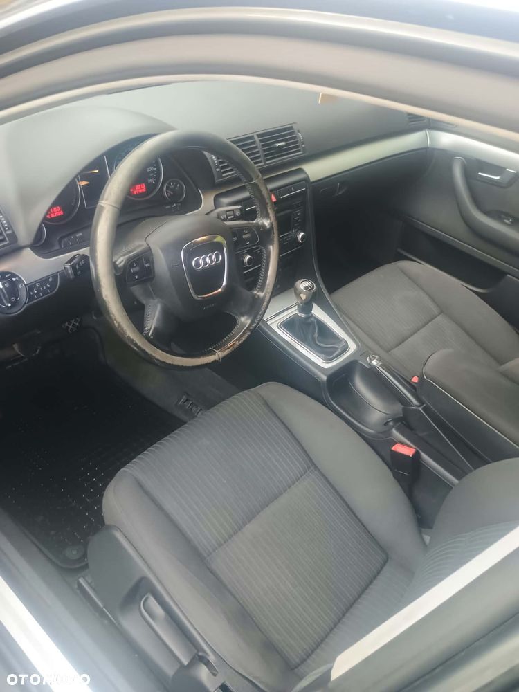 Audi A4 Limousine - 8