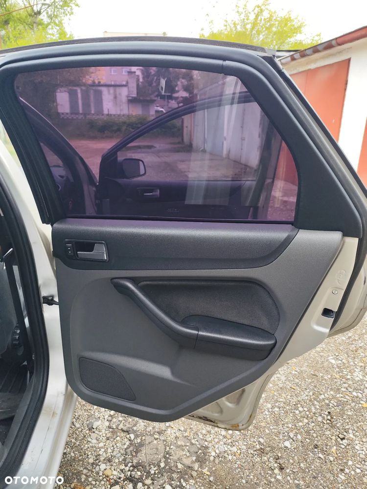 Ford Focus 1.6 Ghia - 18