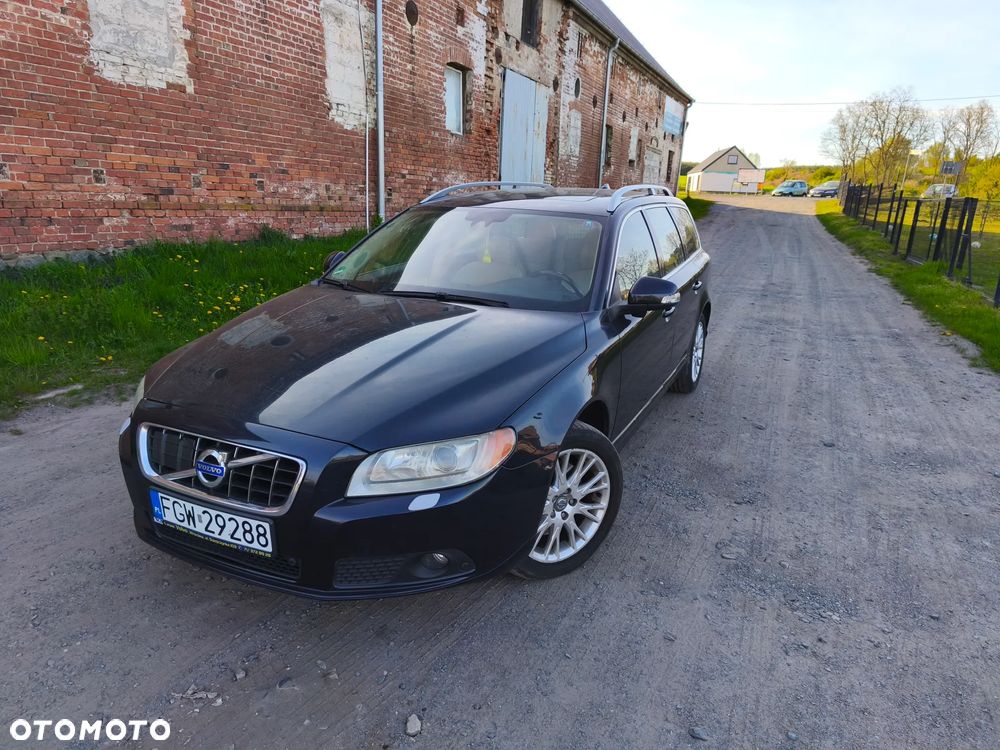 Volvo V70 D5 AWD Momentum - 1