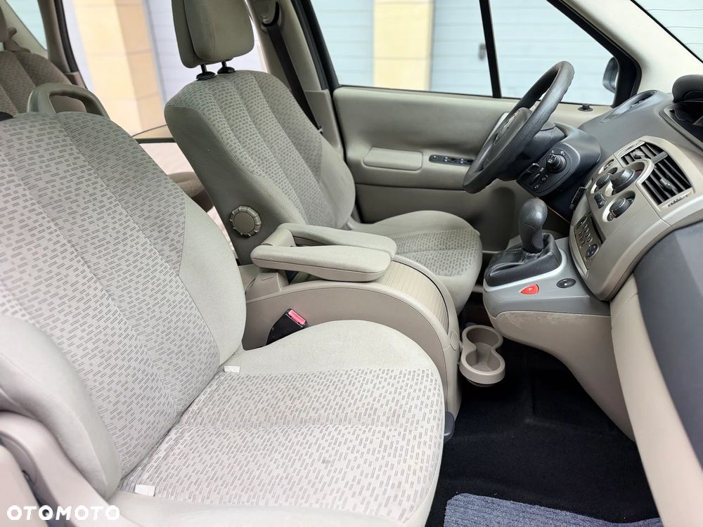 Renault Scenic 1.6 16V EXpression - 10