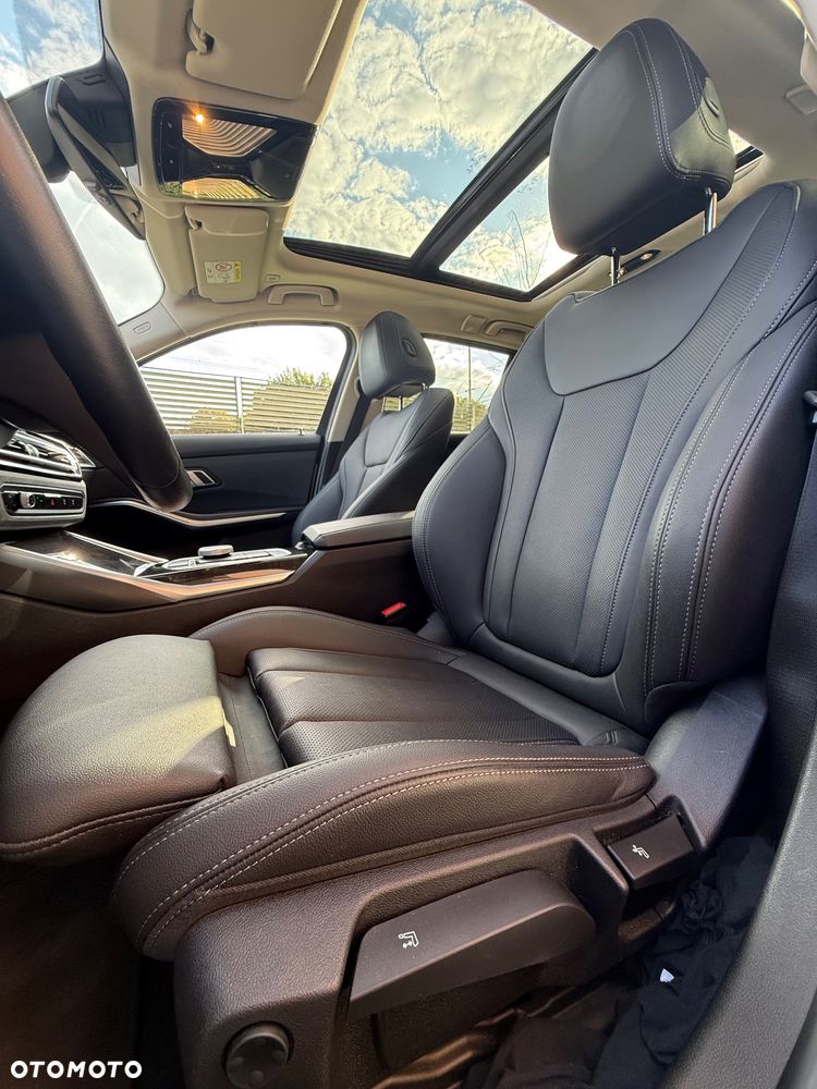 BMW Seria 3 320d xDrive Luxury Line sport - 23